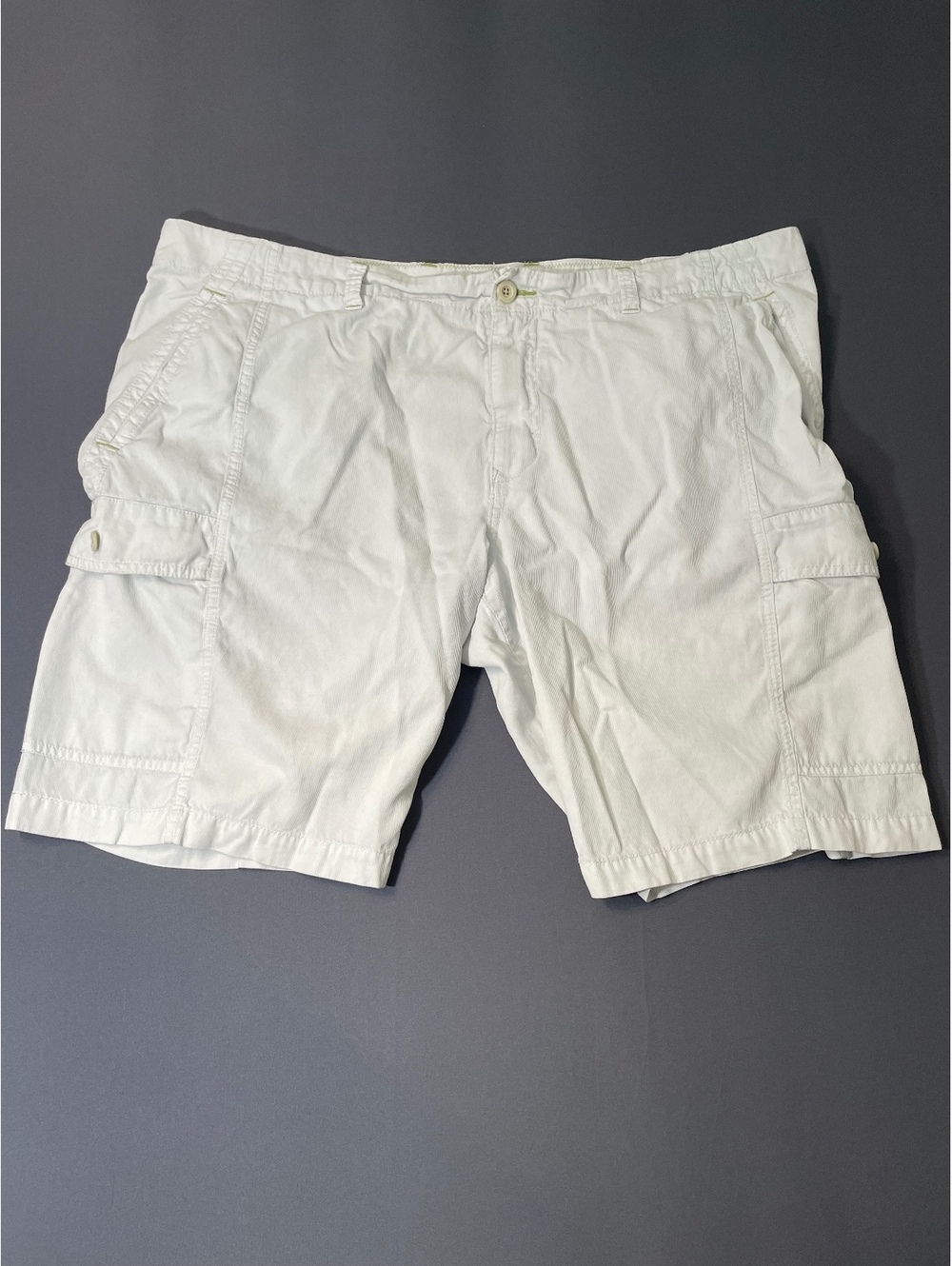 Tommy Bahama Men's White Cargo Shorts Size 42 Cotton Lyocell Blend